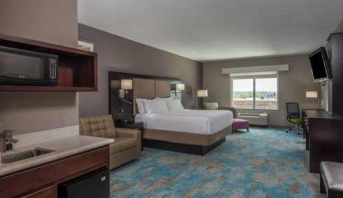 Suite, 1 King Bed, Transfer Shower (Communications)
