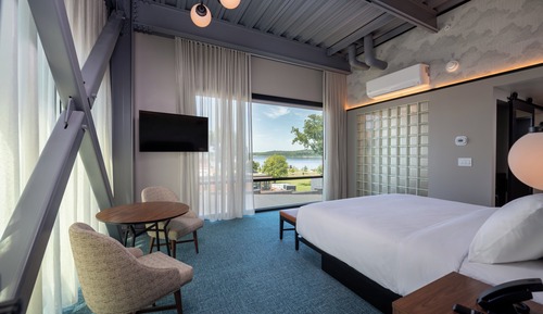 Room, 1 King Bed, River View