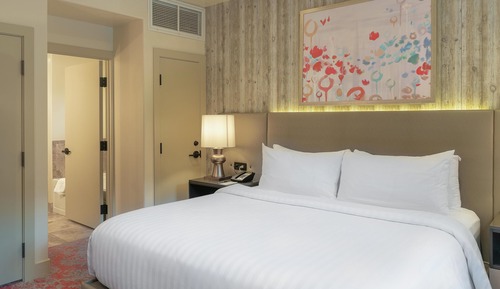 Suite, 1 King Bed, Garden View