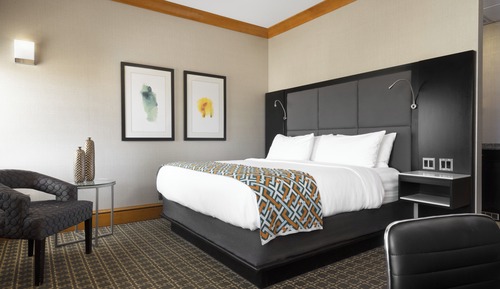 Suite, 1 King Bed (Top Floor)