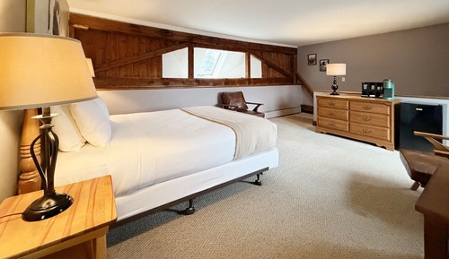 Carriage House Cozy Queen