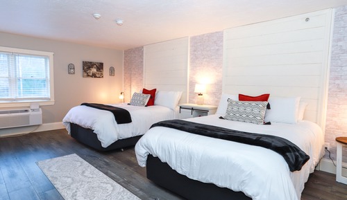 Queen Deluxe Room