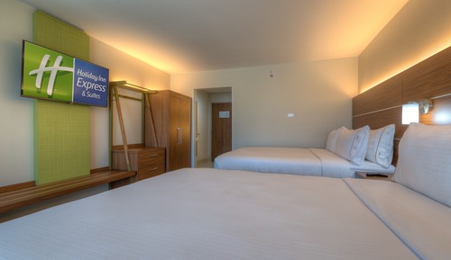 Suite, 2 Queen Beds, Accessible Bathtub (Communications)