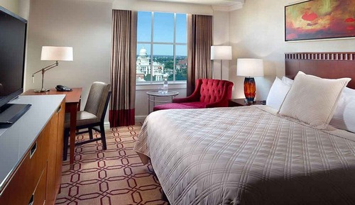 Deluxe Room, 1 King Bed (West Tower)