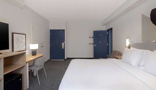 Room, 1 King Bed, Accessible Bathtub (Mobility Accessible)