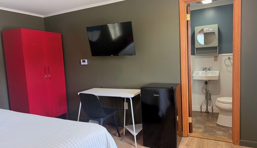 Comfort Room, Lake View