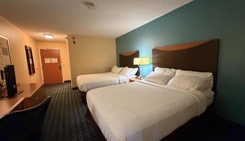 Queen Room with Two Queen Beds - Non-Smoking