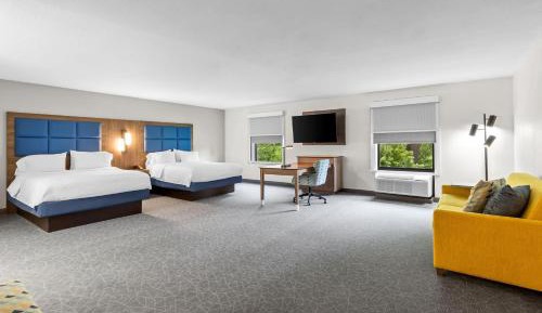 Queen Studio Suite with Two Queen Beds - Non-Smoking
