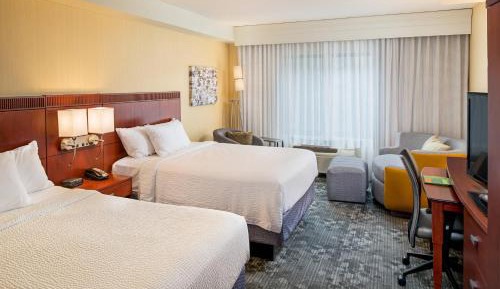 Queen Room with Two Queen Beds and Bathtub - Mobility Access