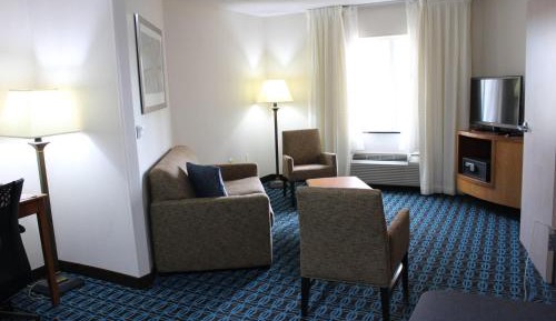 One-Bedroom Suite with Two King Beds, Roll-In Shower and Sofa Bed - Mobility Access