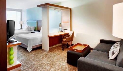 Queen Suite with Two Queen Beds, Bathtub and Trundle Sofa - Mobility Access/Hearing Accessible