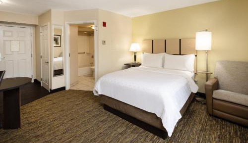 Queen Room with Accessible Transfer Shower - Non-Smoking