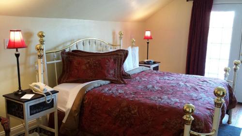 Deluxe Honeymoon Suite