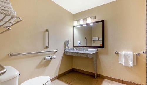 Queen Room with Two Queen Beds and Roll-In Shower - Accessible/Non-Smoking