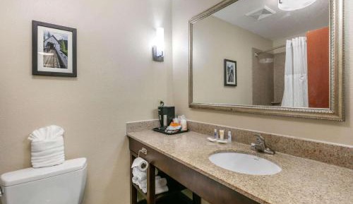 Superior Queen Suite with Two Queen Beds - Non-Smoking