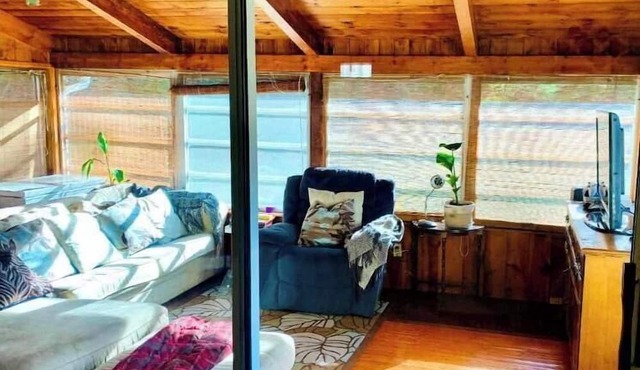 Quiet Home in a Safe Metro-west Boston Town