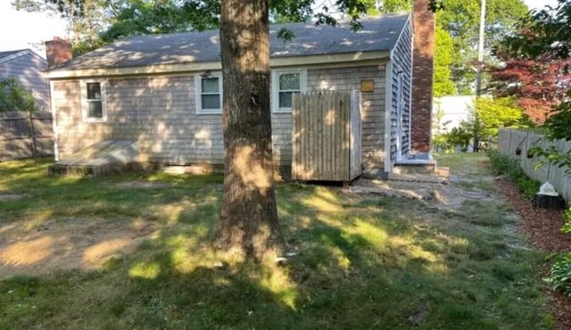 Cozy Yarmouth Cottage