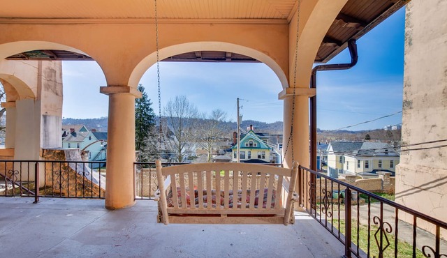 Historic Wheeling Condo w/ Fireplace Near Museums!