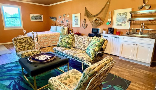 Captain’s Quarters- charming studio apartment in the countryside
